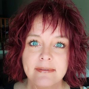 Meet your Posher, Carrie